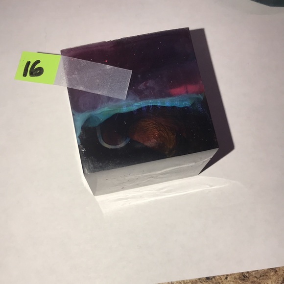 Epoxy Cube with rose 🌹 and posh heart ♥️ - Picture 2 of 6